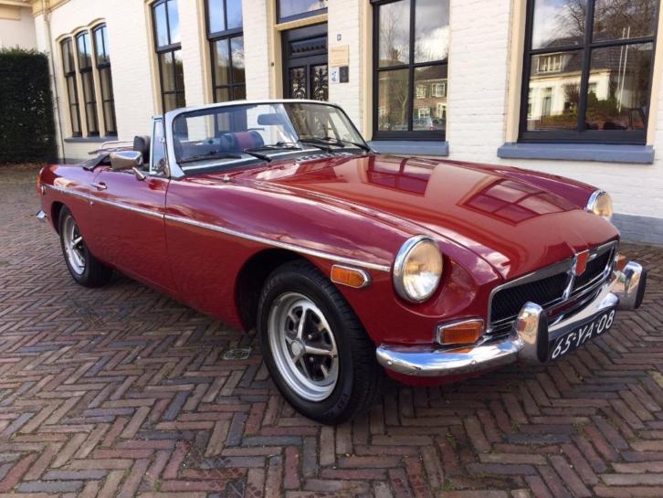 MGB Cabriolet 1974 Bordeaux rood