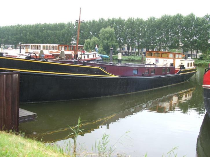 Prachtig beurtschip met overdraagbare ligplaats te Almere