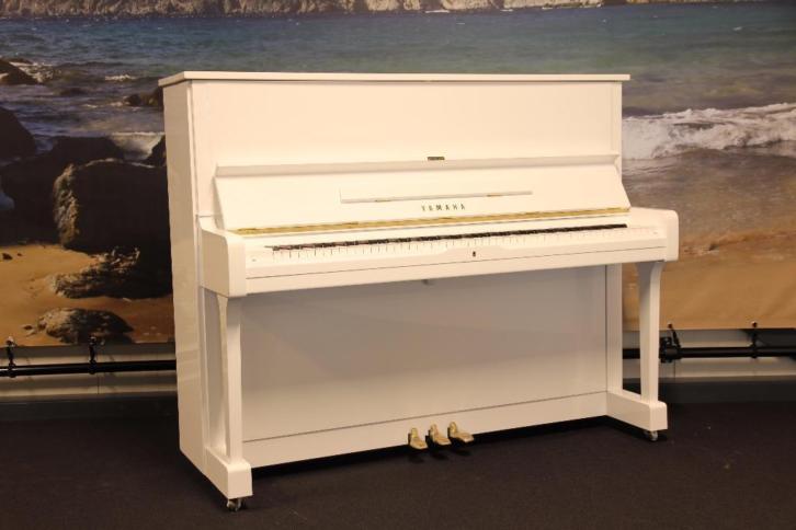 Yamaha U3 wit hoogglans piano
