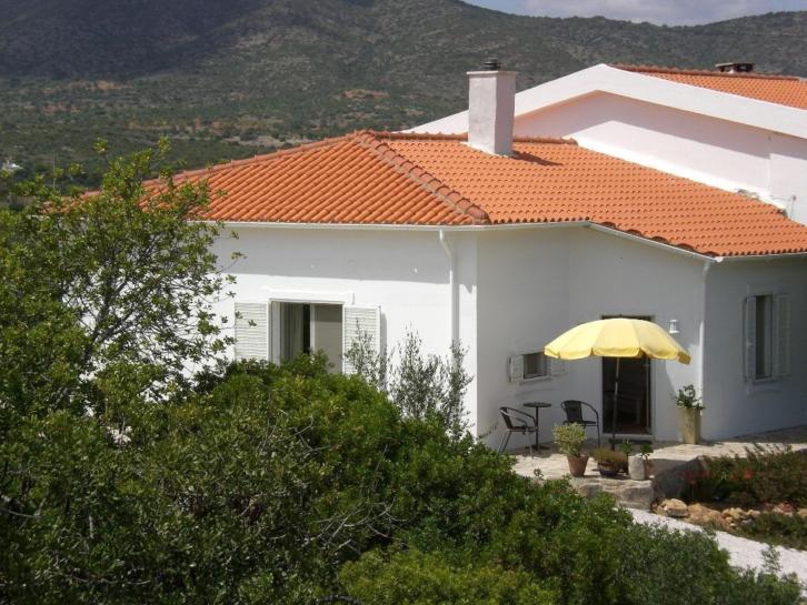 Fraaie bungalow op heuveltop in oost Algarve; rust & ruimte
