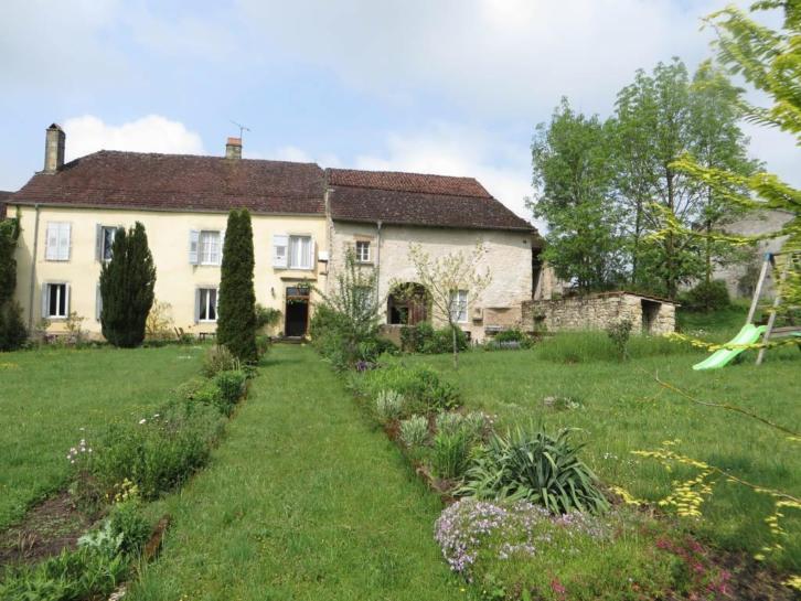 Groot huis met grote tuin inde Haute-Marne Frankrijk te koop