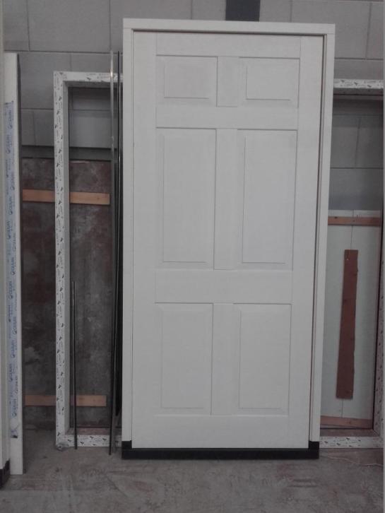 hardhouten voordeurkozijn met deur ;; nieuw;; afm d 95 x215