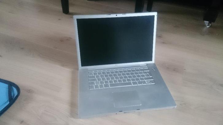 Macbook pro 15 inch 2008 defect met doos en sleeve