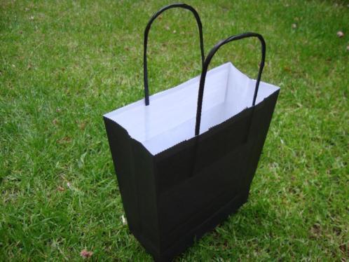 Papieren tassen / draagtassen, zwart, 18 + 8 x 22 cm, nieuw!