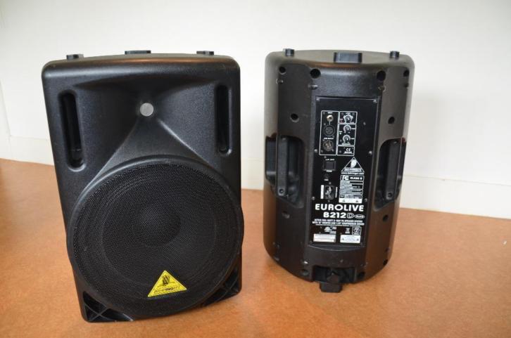 2x Behringer b212d speaker