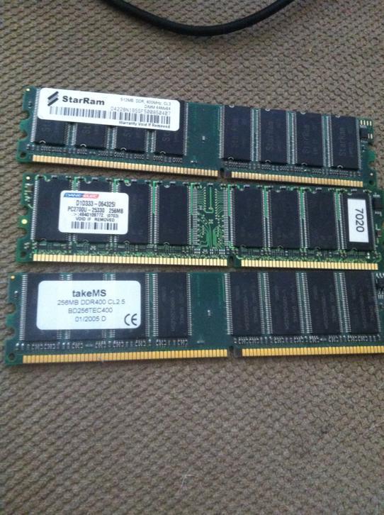 geheugen ddr 2x 512MB. 1x 256MB