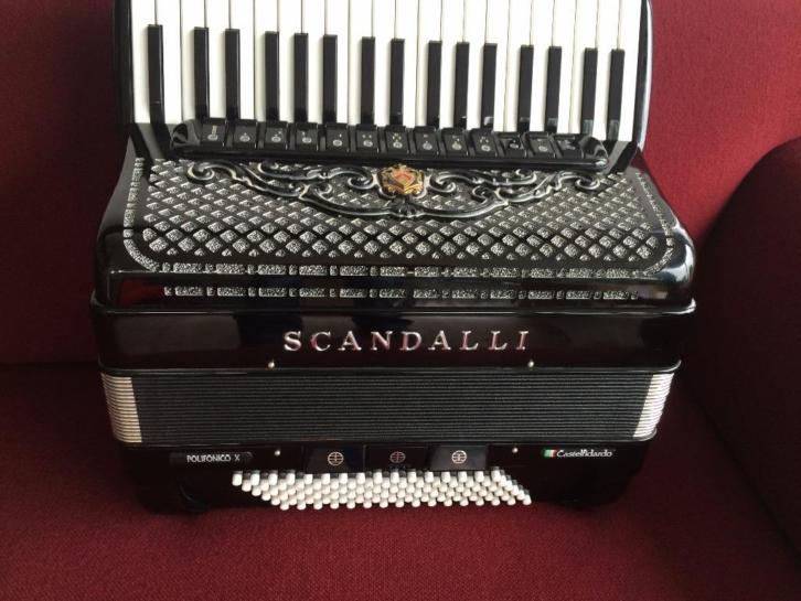 Scandalli Polifonico X accordeon . 96 bas . 5 korig .