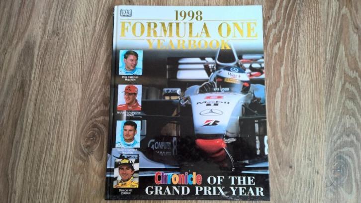1998 formula one year book nieuw!