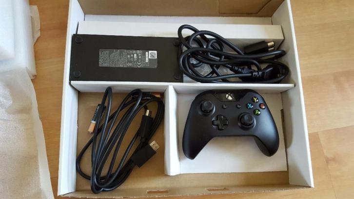 XBox ONE 500GB met 2 controllers