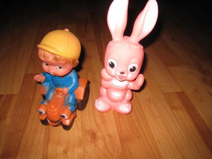 Twee retro piep speelgoed