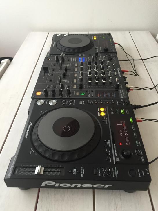 Pioneer Cdj 850 set met DJM 800 mixer