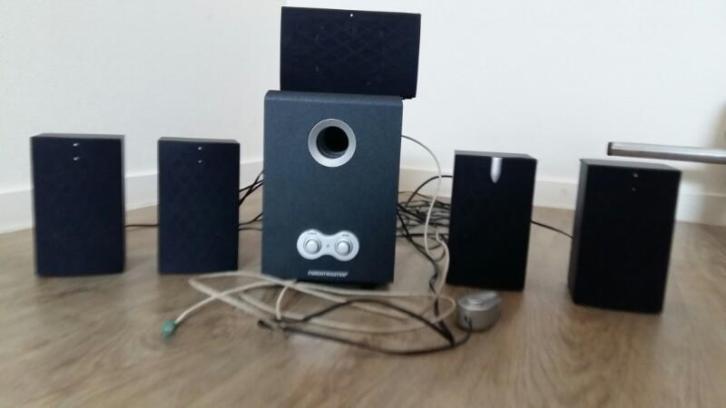 Te koop aangeboden thrustmaster 5.1 speakers set voor pc