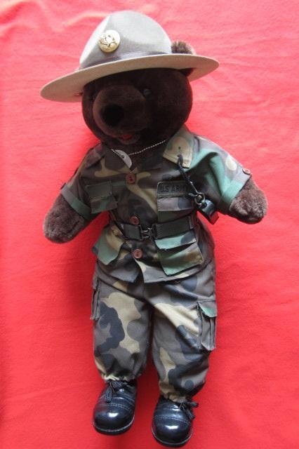 Figuur plush pluche Drill Sergeant Bear, NS Railrunner Bunny