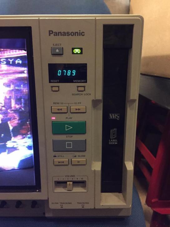 Voor de verzamelaar Panasonic AG-500-E VHS en TV combinatie.