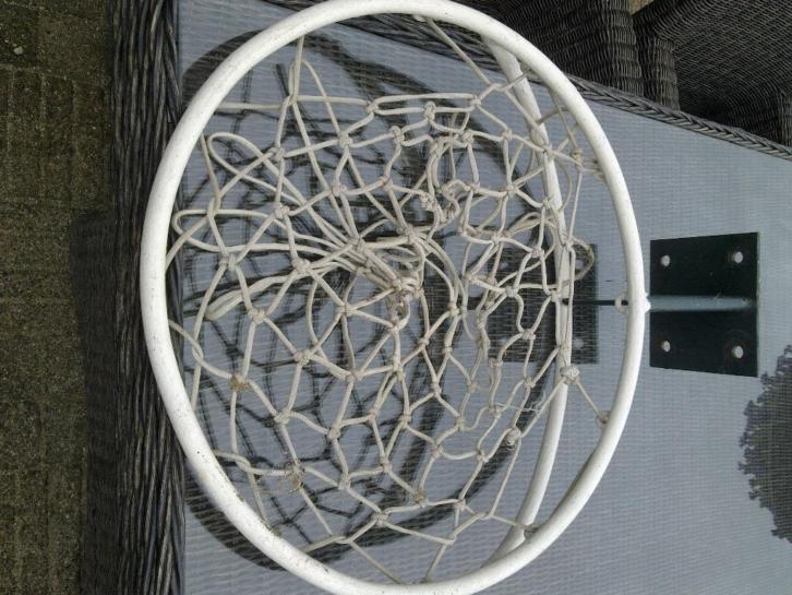 stalen basketbal ring met net