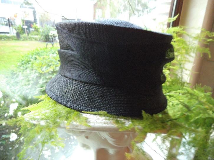 hoed zwart vlot model in nieuw staat