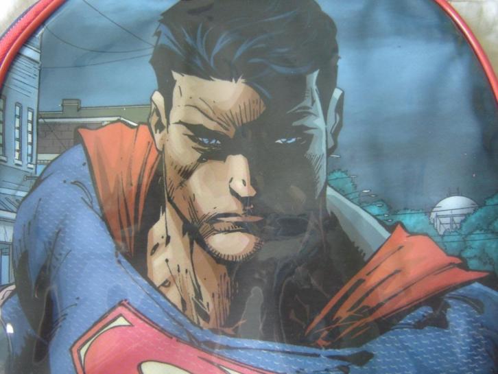 Nieuwe rugzak van Superman,close-up