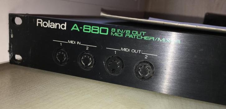 Roland A-880 MIDI Patcher / Mixer / Midi schakelaar