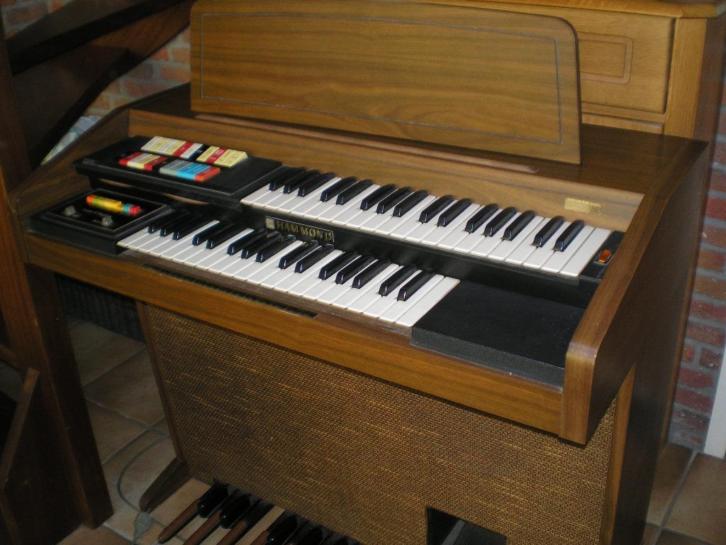 Hammond orgel met ritme incl bankje