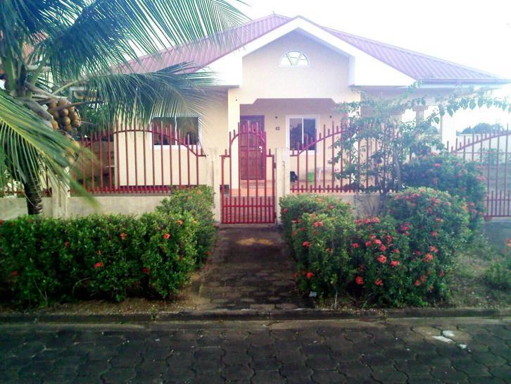 Diverse bungalows te huur omgeving Kwattaweg in Suriname