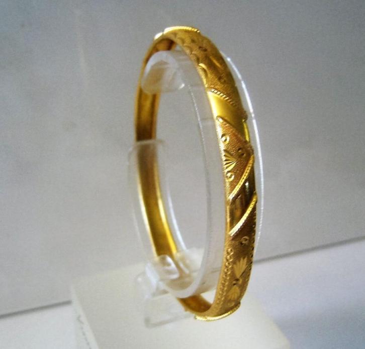 21 karat solid gold bangle bracelet made in Egypt