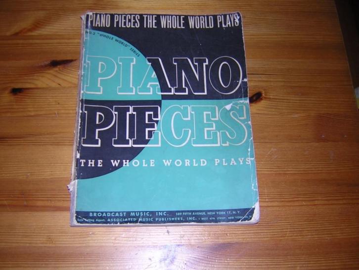 Piano pieces - The whole world plays