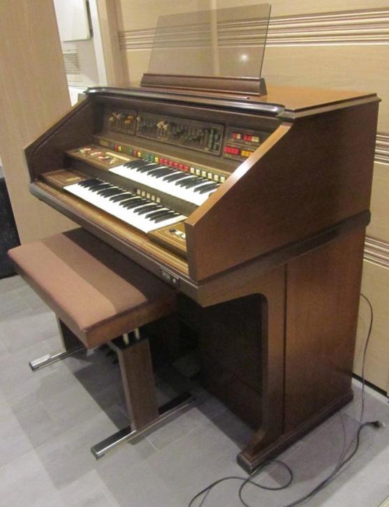 Orgel Eminent F225 rolluik + orgelbank