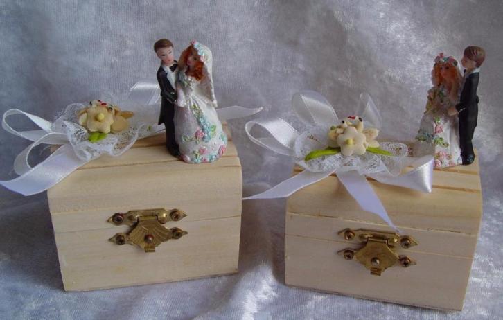 houten kistje, met bruidspaartje, huwelijks bedankjes