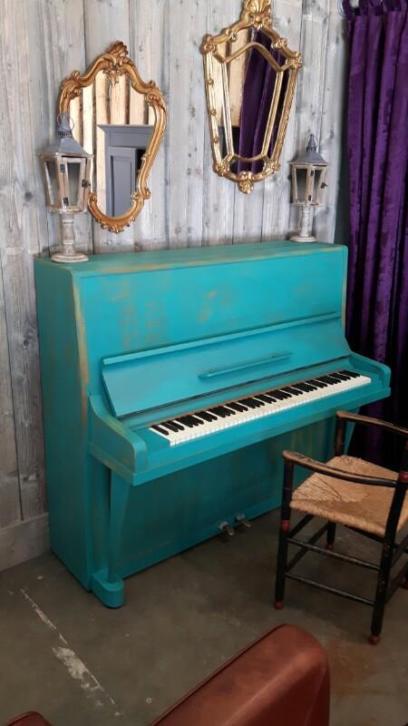 Saloon piano van G. Adam