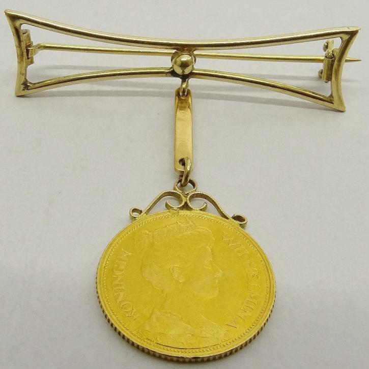 Gouden Vijfje Wilhelmina 1912 met hanger broche