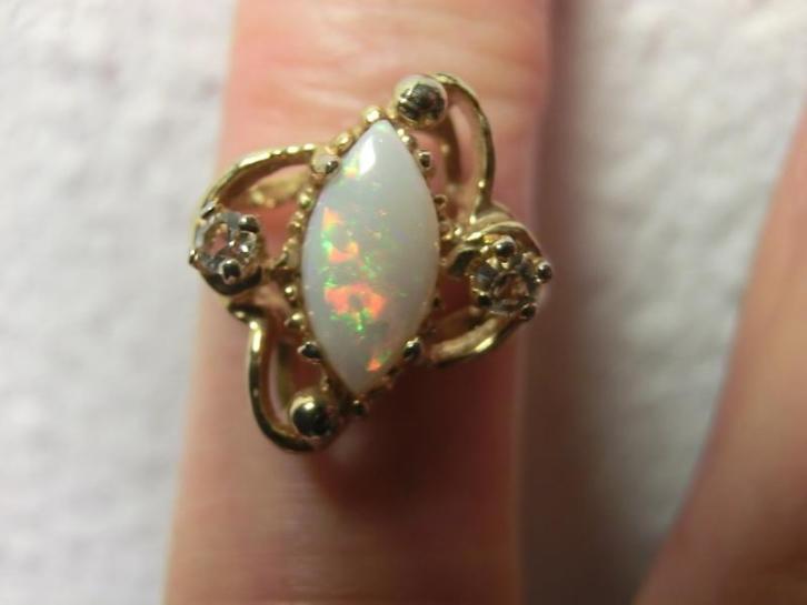 Ring met natuurlijke Opaal