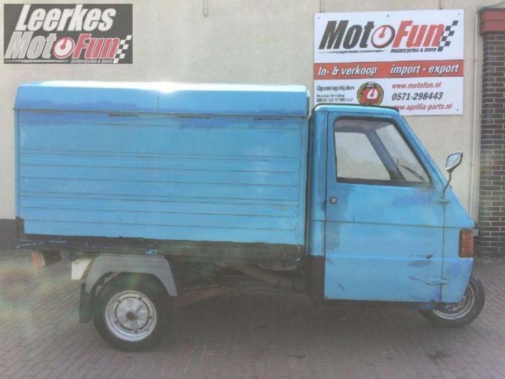 Piaggio ape P703 vespa car food truck tuktuk 3 wieler blauw