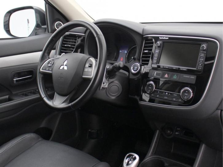 Mitsubishi Outlander PHEV INSTYLE 7% Navi Leder 4WD