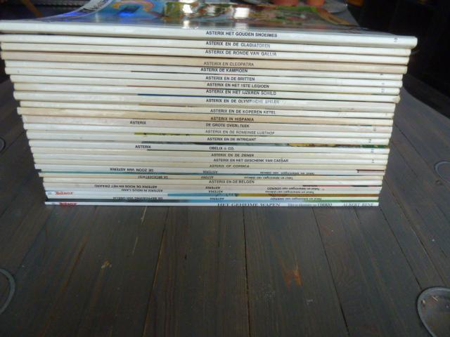 27 x asterix, leuke set met astrix en obelix stripboeken,
