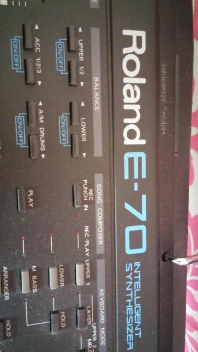 Keyboard Roland E-70 Intelligent synthesizer met extra's