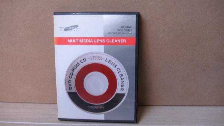 Multimedia lens cleaner