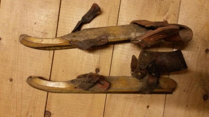 oude houten Friese schaatsen met toebehoren