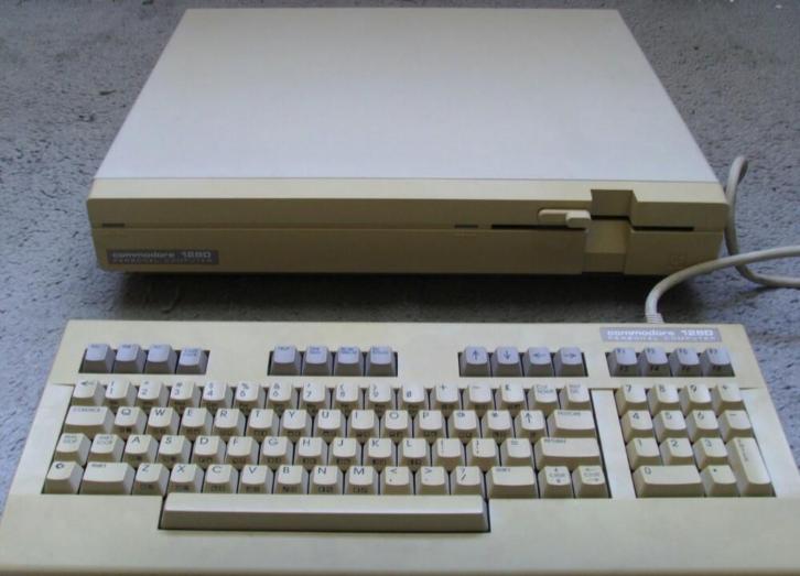 Commodore 128 d in doos met veel extras