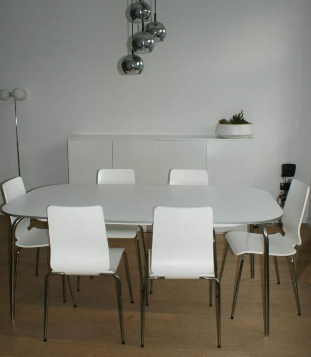 Set witte eettafel + 6 stoelen met chromen onderstel