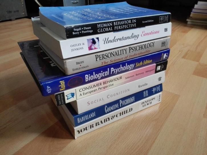 Stapel psychologie studie boeken