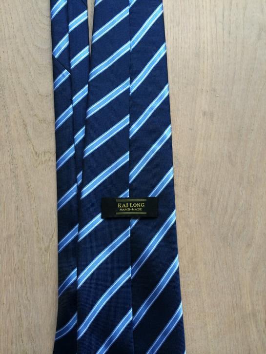 NIEUW: Blauwe gestreepte zijden stropdas