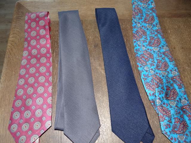 12 Verschillende stropdassen.