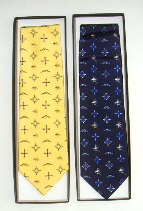 Twee luxe zijde heren stropdassen, nieuw in doos.