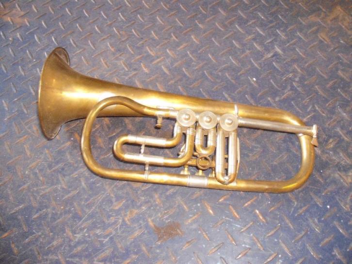 trompet koperen trompet zonder mondstuk zeer mooi !!