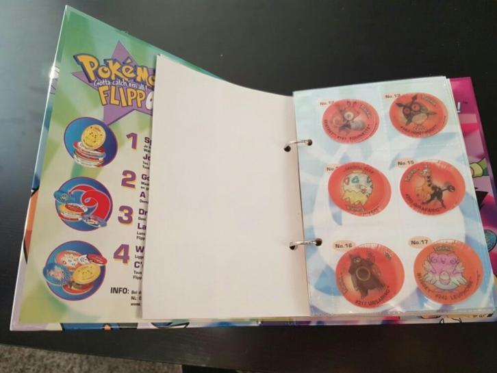 Pokémon flippo verzamelmap compleet met 74 flippo's