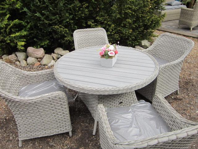 mooie wicker tuinset met ronde tafel en 4 stoelen Tweedehands en