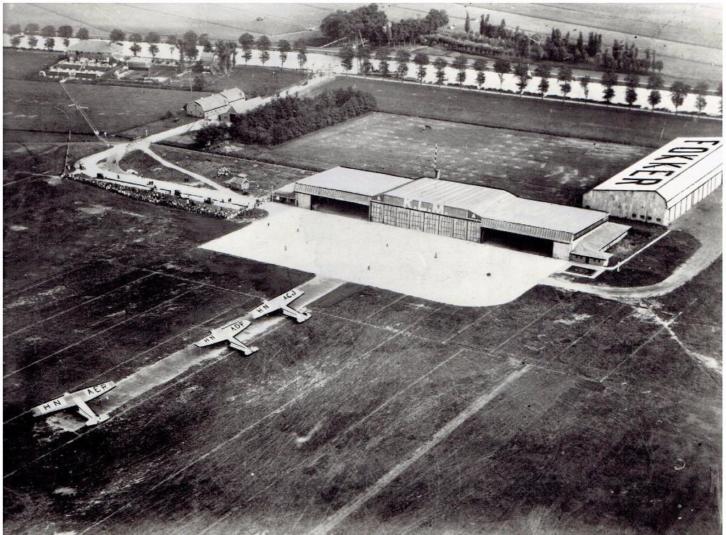 Historisch SCHIPHOL+Ringvaart+gebouwen K.L.M.+Fokker (1926)