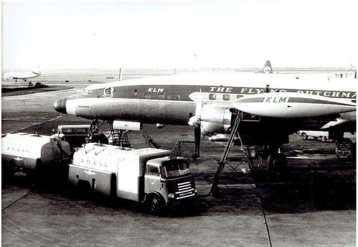 SCHIPHOL terras met o.a. KLM Lockheed Constellation (7)