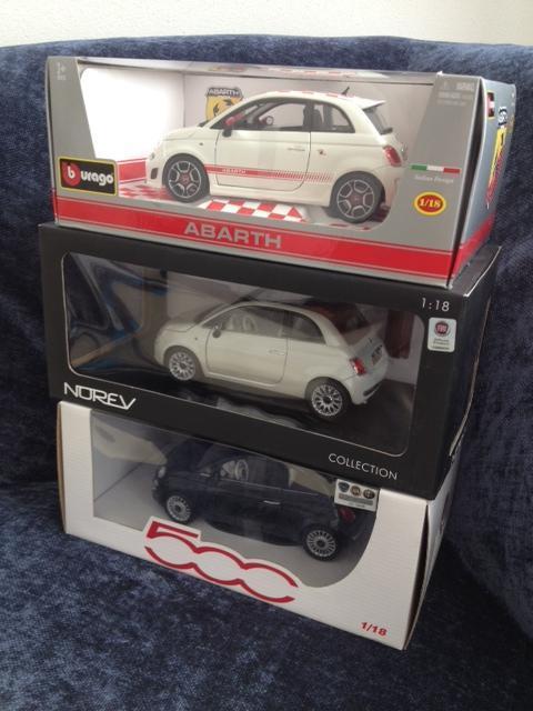 Fiat 500-Abarth Burago Schaal 1:18 Wit/roodwit Euro 40,,-