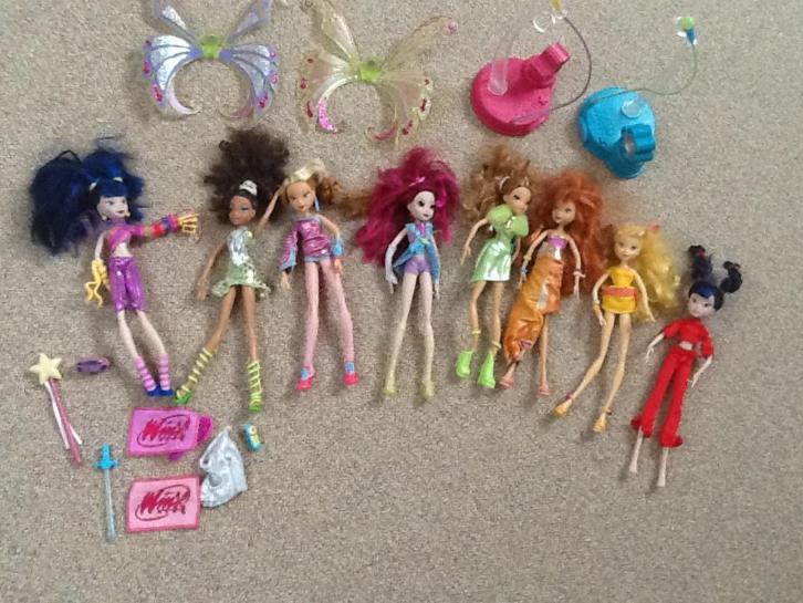 Winx Barbie poppen 9 stuks en spulletjes